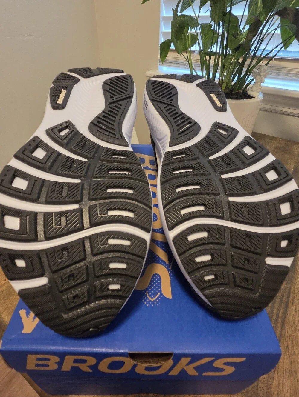 Brooks Men's Ghost Running Shoe - Black/White